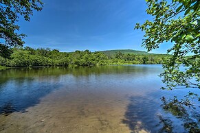 Charming Cottage w/ Deck: Mtn + Lake Views!