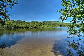 Charming Cottage w/ Deck: Mtn + Lake Views!