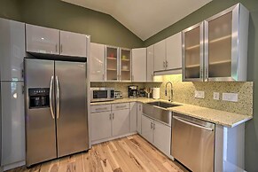 Charming Cottage w/ Deck: Mtn + Lake Views!