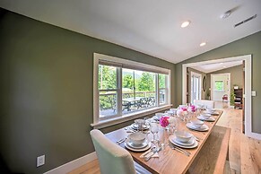 Charming Cottage w/ Deck: Mtn + Lake Views!