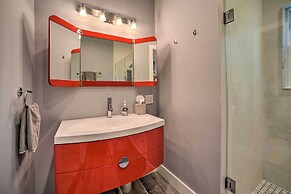 Charming Cottage w/ Deck: Mtn + Lake Views!