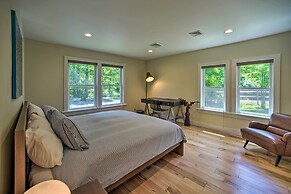 Charming Cottage w/ Deck: Mtn + Lake Views!