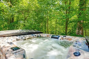 Gatlinburg Smoky Mountain Cabin ~ 1 Mi to Park!