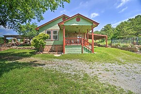 Charming Hilltop Cottage in Medicine Park!