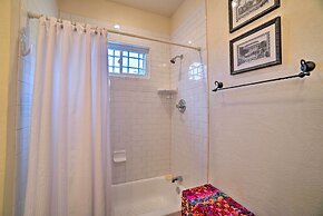 Charming Hilltop Cottage in Medicine Park!