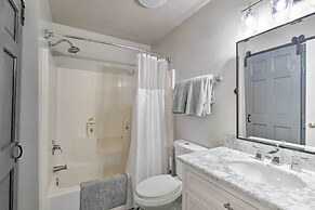 Modern Flagstaff Home w/ Bbq: Walk Downtown!