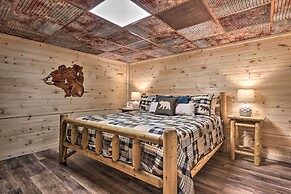 Cozy Family Cabin w/ Hot Tub ~ 4 Mi to Dollywood!