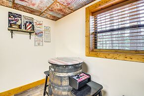 Cozy Family Cabin w/ Hot Tub ~ 4 Mi to Dollywood!