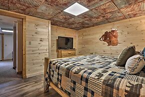 Cozy Family Cabin w/ Hot Tub ~ 4 Mi to Dollywood!