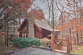 Cozy Family Cabin w/ Hot Tub ~ 4 Mi to Dollywood!