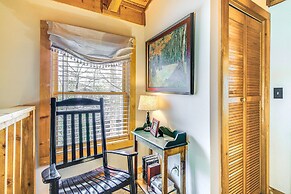 Cozy Family Cabin w/ Hot Tub ~ 4 Mi to Dollywood!