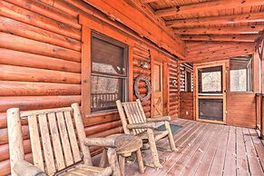 Cozy Family Cabin w/ Hot Tub ~ 4 Mi to Dollywood!