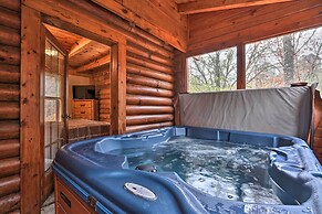 Cozy Family Cabin w/ Hot Tub ~ 4 Mi to Dollywood!