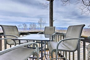 1 Mi to Slopes: Beech Mtn Retreat w/ Balcony!