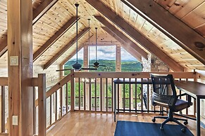 Spacious Murphy Cabin w/ Game Rooms + Mtn Views!