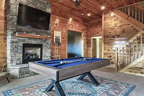 Spacious Murphy Cabin w/ Game Rooms + Mtn Views!