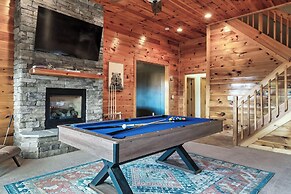 Spacious Murphy Cabin w/ Game Rooms + Mtn Views!