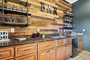 Spacious Murphy Cabin w/ Game Rooms + Mtn Views!