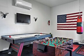 Spacious Murphy Cabin w/ Game Rooms + Mtn Views!