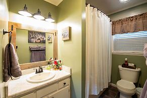 Secluded Cabin w/ Deck, Hot Tub & Lake Access!