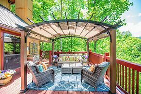 Secluded Cabin w/ Deck, Hot Tub & Lake Access!