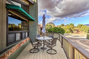 West Sedona House w/ Deck & Views, 3 Mi to Uptown!