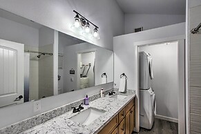 Home w/ Hot Tub < 5 Miles to Rainier National Park