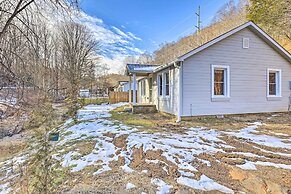 Quaint Appalachian Getaway ~ 2 Mi to Boone!