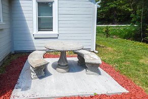 Quaint Appalachian Getaway ~ 2 Mi to Boone!