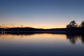 Luxe Lakefront Family Cottage: Private Beach, Dock