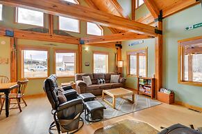 'off The Beaten Path' Cabin w/ Mtn Views & Hot Tub