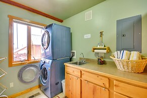 'off The Beaten Path' Cabin w/ Mtn Views & Hot Tub