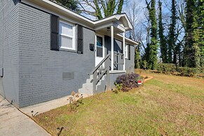Renovated Charlotte Bungalow - 3 Mi to Downtown!