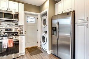 Pet-friendly Family Apartment - Near NU Campus!