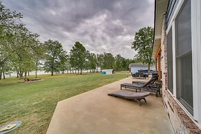 Lakefront Afton Home w/ Hot Tub & Shared Dock!