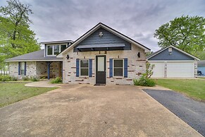 Lakefront Afton Home w/ Hot Tub & Shared Dock!