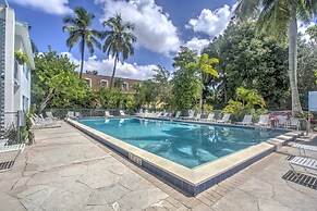 Condo w/ Pool Access: Walk to Shopping & Beach!