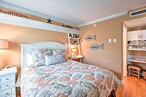 Condo w/ Pool Access: Walk to Shopping & Beach!