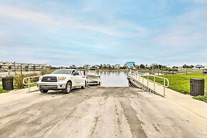 Waterfront Escape w/ Balcony on Shell Point Beach!