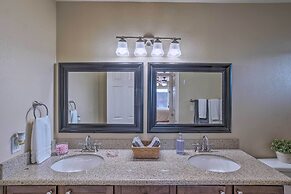 Pet-friendly Arizona Escape: Golf & Hike Nearby!