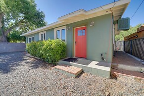 Old Town Cottonwood Cottage w/ Yard, Pets Welcome