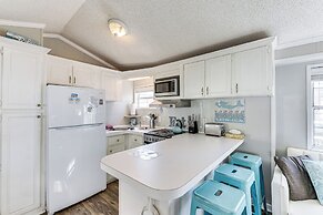 Walk to Beach: Miramar Tropical Cabana w/ Deck!