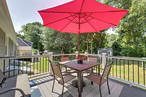 Coastal Getaway w/ Porch, 2 Mi to Niantic Beach!