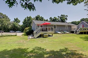 Coastal Getaway w/ Porch, 2 Mi to Niantic Beach!