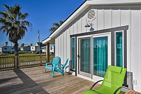 Cozy Open-concept Cottage < 1 Mile to the Beach!