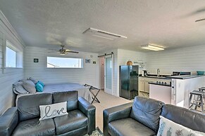 < 1 Mi to Surfside Beach: Open-concept Cottage