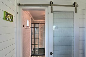 < 1 Mi to Surfside Beach: Open-concept Cottage