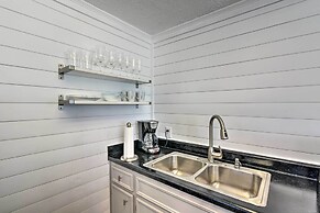 < 1 Mi to Surfside Beach: Open-concept Cottage