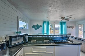 < 1 Mi to Surfside Beach: Open-concept Cottage