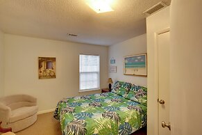 Downtown Home w/ Yard & BBQ - 6 Mi to Downtown!